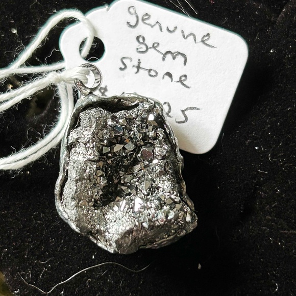PENDANT, GENUINE GREY & BLACK AGATE GEODE, 3-DIMENSIONAL, WITH SILVER-TONE BACK - Picture 1 of 5